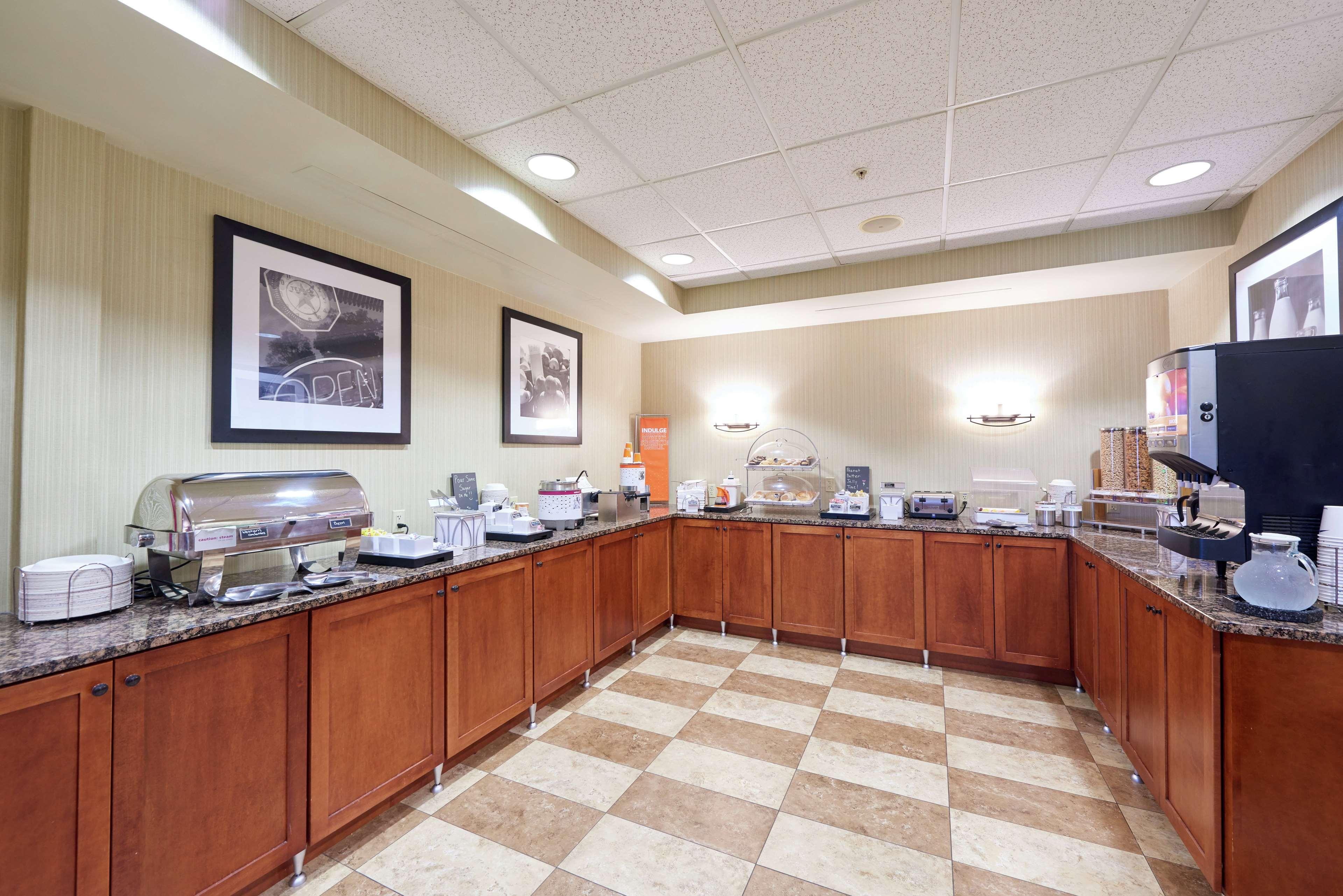 Hampton Inn Massillon Buitenkant foto