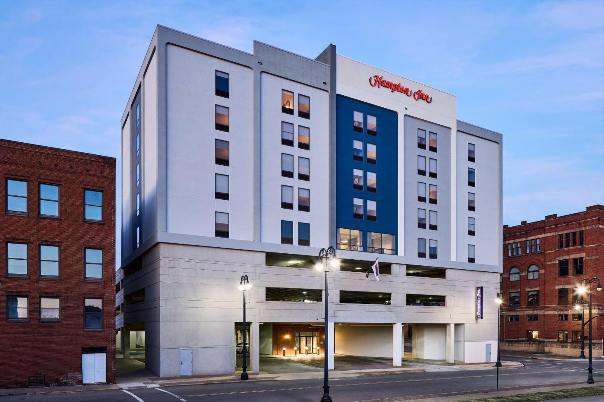 Hampton Inn Massillon Buitenkant foto